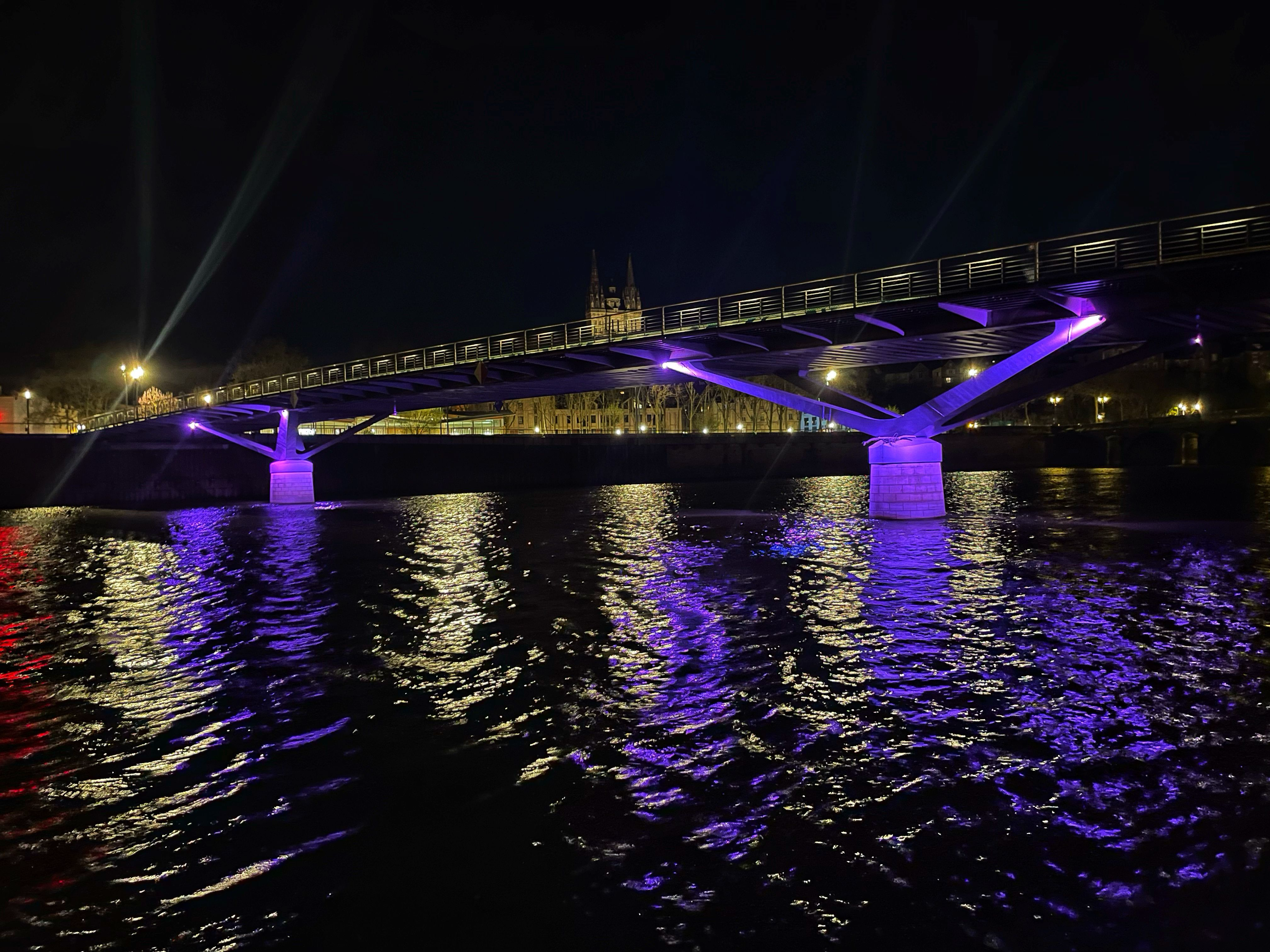 Pont illuminé à Angers